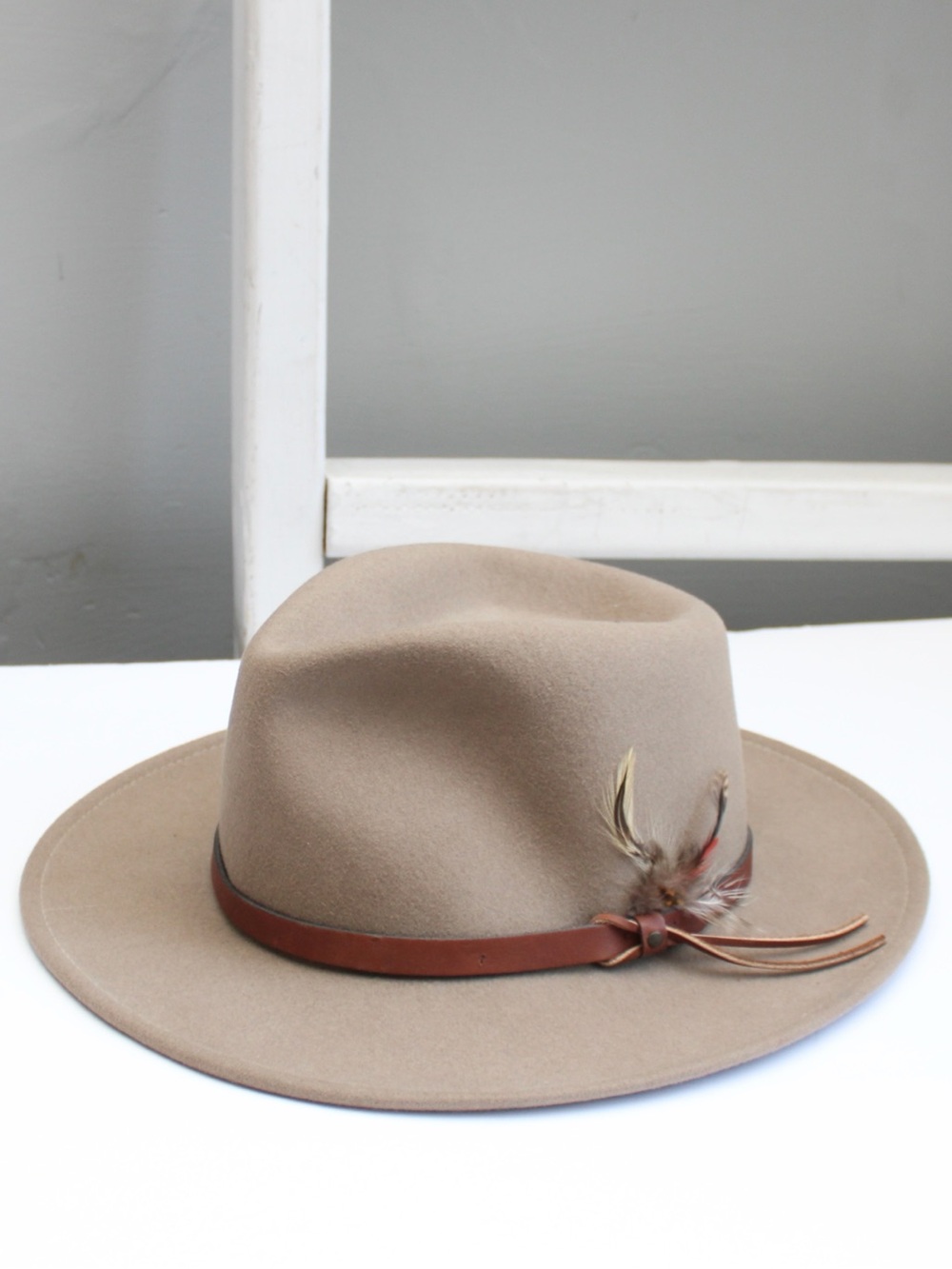 Dorfman Pacific Tan Fedora Wide Brim Hat with Feather Accent 100% Wool Felt - Picture 1 of 5